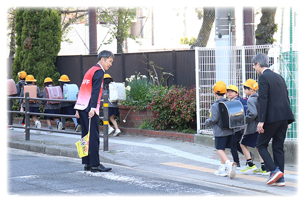「児童生徒をまもり育てる日」へ参加します！　～まもるくんの銀行として児童の登下校の安全を見守ります～