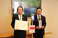 愛媛県医師会へサーマルカメラ体温計を贈呈