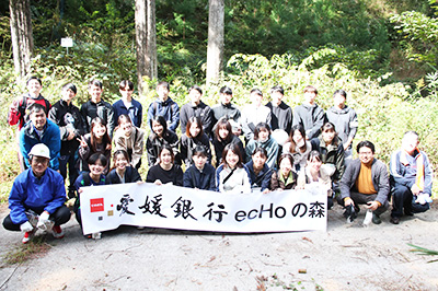 「愛媛銀行ecHoの森」で下草刈りを開催！