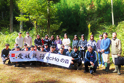 「愛媛銀行ecHoの森」で下草刈りを実施！